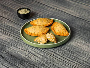 Chicken & Cheese Sambousek (4pcs)