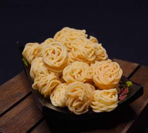 Poondu Muruku / Garlic Murukku