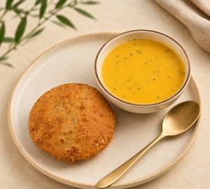 Pyaj Kachori with Kadhi