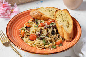 Aglio-olio Pasta Veg With Garlic Bread 2pcs