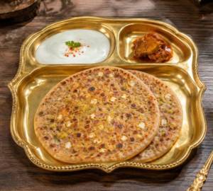 Paneer pyaz parantha thali