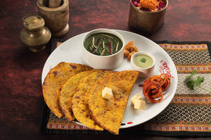 Sarso Ka Saag Makke Ki Roti