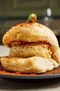 Mumbai Vada Pav (1 Pc)