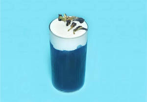 Bluepea Tea With Vanilla Foam & Blueberry