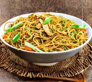 Kolkata Style Chicken Hakka Noodles