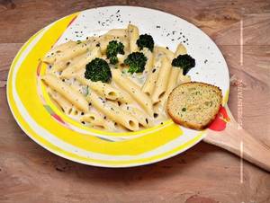 Penne alfredo pasta