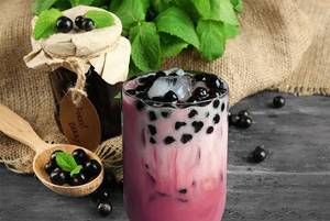 Black currant bubble shake