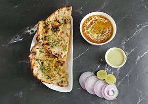 Cheese Naan With Gravy