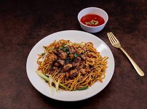 LO MEIN CHICKEN NOODLES