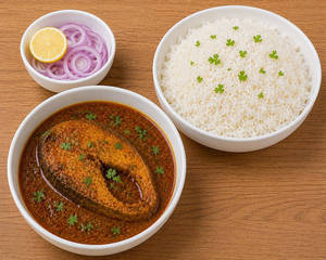 Rohu Fish Curry (1slice) With Steamed Rice