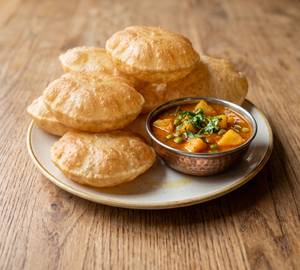 8 Pcs Plain Puri With Sabji