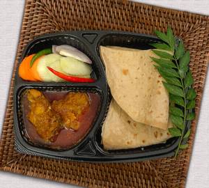 Roti 2 Pcs With Chicken Curry 2 Pcs Thali