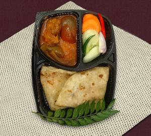 Paratha 2 Pcs With Chili Chicken Dry 2 Pcs Thali