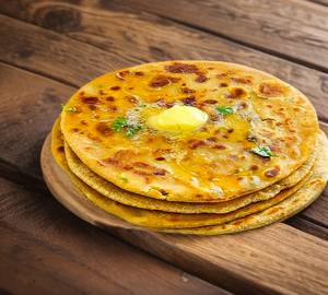 Pack Paratha (2 Aalu Pratha 2 Paneer Paratha 2 Plain Pratha With Chatni Aachar)