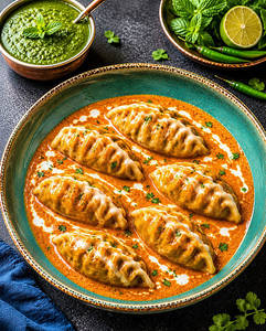 Butter Chicken Momos - 6 Pcs