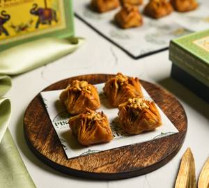 Pyramid Baklava [4 Pieces]