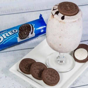 Oreo Cookies With Chocolate Ice Cream