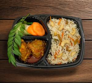 Veg Fried Rice With Chicken Curry 1 Pcs Thali