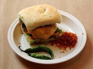 Bole To Special Vada Pav
