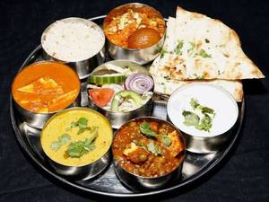 Premium Punjabi Pack Thali With Tandoori Roti