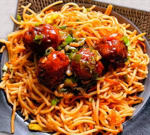 Veg Hakka Noodles + Manchurian Gravy