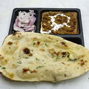 Dal Makhani Kulcha'