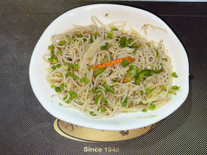 Veg Hakka Noodles.