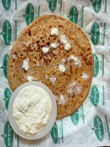 Tawa Paneer Parantha With Curd
