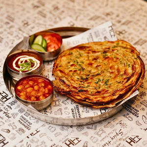 Veg Thali (dal Makhani+chana+2 Paratha+pickle)