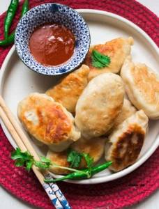 Veg Pan Fried Momo (6 Pcs)
