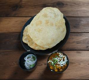Chhola bhatura [2 bhture] [1 plate]