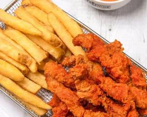 Crispy Chicken & Fries With Sriracha Mayo