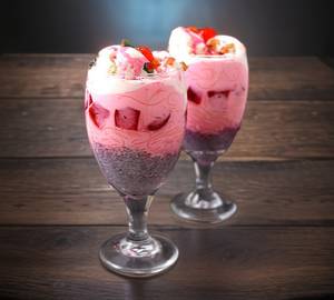 Strawberry falooda