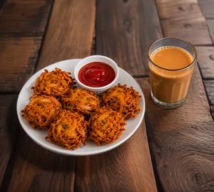 Crispy Onion Pakoda Combo With Elaichi Chai