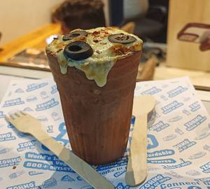 Cheese loaded kulhad pizza must try