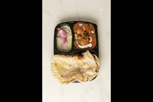 Butter Chicken Boneless With 2 Butter Naan + Vinegar Onion + Chutney