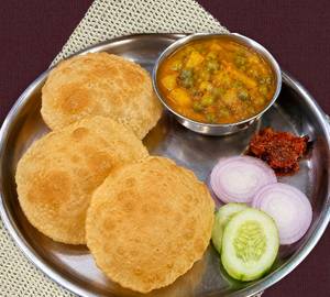 Puri sabji plate