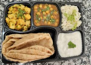 Jeera Aloo+Gravy Chitte Chole+Puri+Jeera Chawal+Dahi
