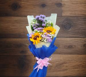 Beauty Sunflower Blue'blush bouquet