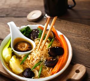 Veg Shitake Teriyaki Ramen [Red Miso,Dobanjan,hondashi broth,Wakame]