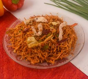 Schezwan Noodles Egg Chi