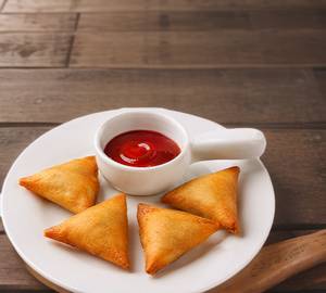 Cheese Corn Samosa (4 Nos)
