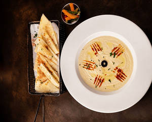 Pita Bread With Hummus