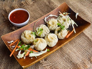 Veggie Momos [8 Pieces Steamed]