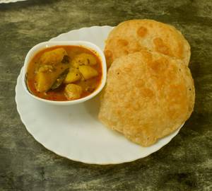 Dal Puri And Aloo Sabji [4 Pieces]