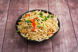 Chicken hakka noodles