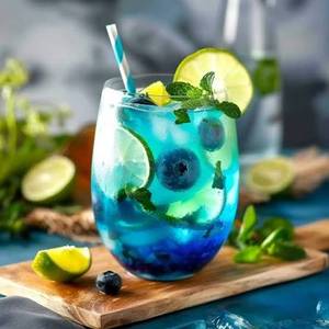 Blue curacao mojito