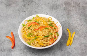 Veg Hakka Noodels