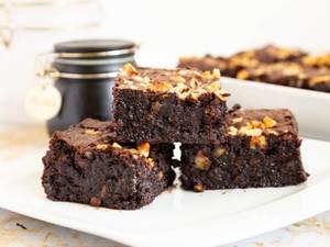 Brownie Walnut Slice