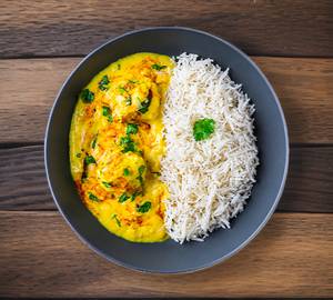 Pakoda Kadhi (Without Sugar) With Steam Rice